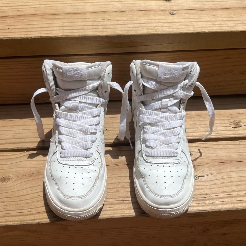 Nike Air Force One white leather high tops - Picture 2 of 9
